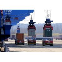 0360_6803 Landseitiges Absetzen der Container auf die Transportmittel AGV. | 